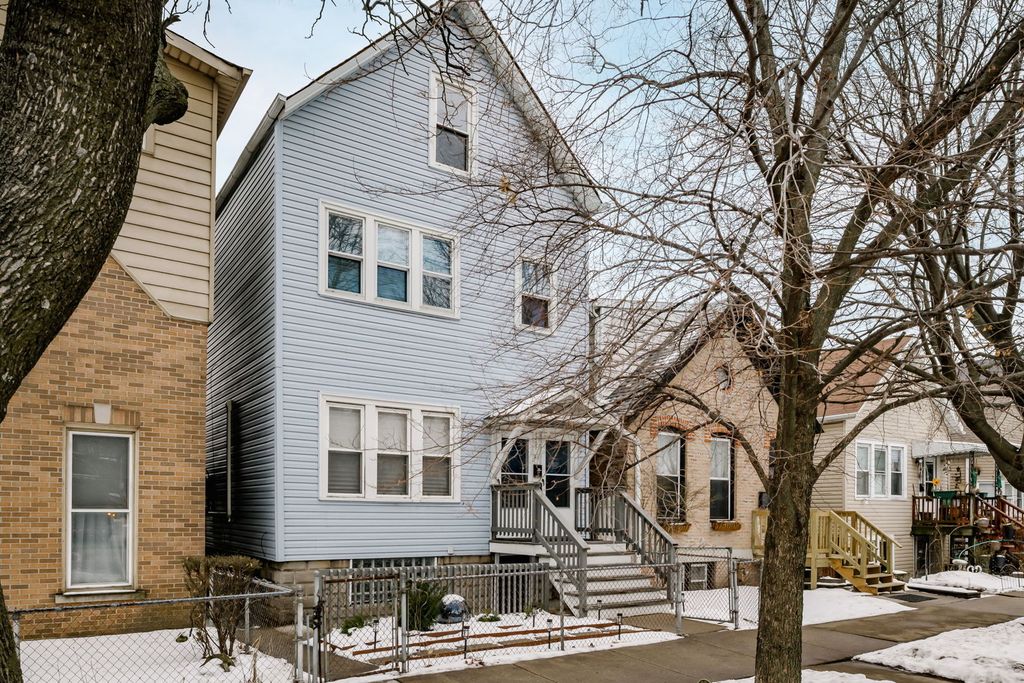 2122 N Stave Avenue, Chicago, IL 60647