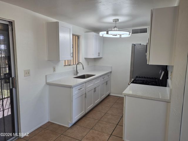 3202 S Sunland Vista, Tucson, AZ 85713