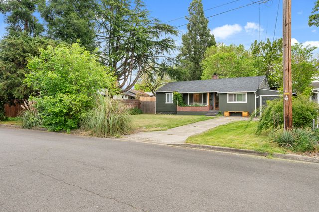 1516 Wilson Place, Medford, OR 97504