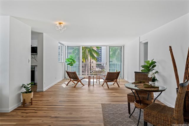 1130 Wilder Avenue 301, Honolulu, HI 96822