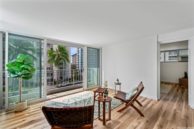 1130 Wilder Avenue 301, Honolulu, HI 96822