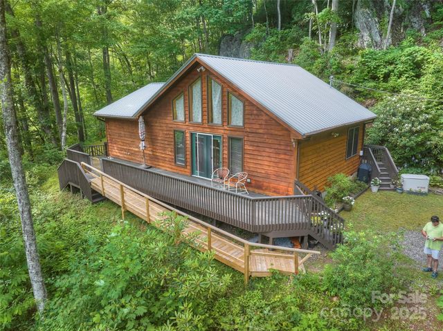 127 Whataview Drive, Whittier, NC 28789