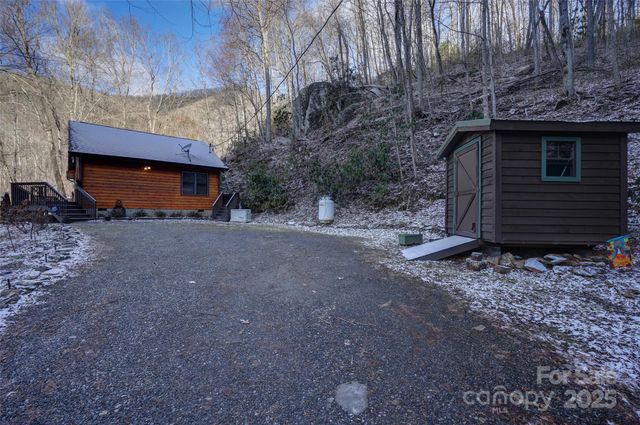 127 Whataview Drive, Whittier, NC 28789