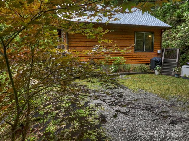 127 Whataview Drive, Whittier, NC 28789