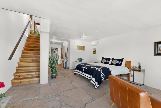 2 Camino Chupadero, Santa Fe, NM 87506