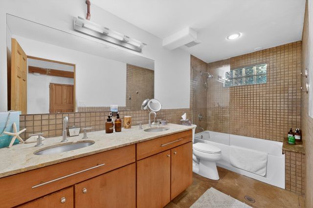 2 Camino Chupadero, Santa Fe, NM 87506