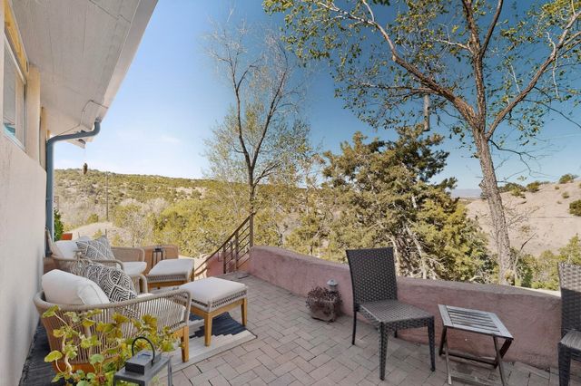 2 Camino Chupadero, Santa Fe, NM 87506