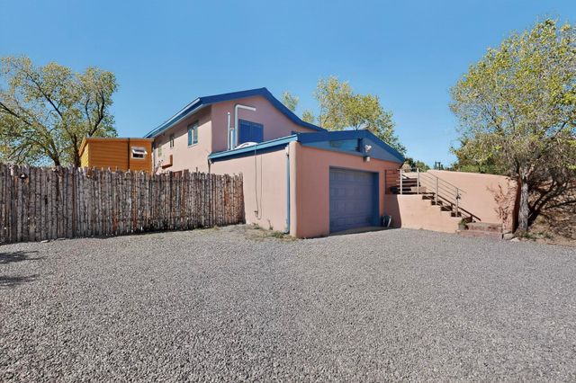 2 Camino Chupadero, Santa Fe, NM 87506