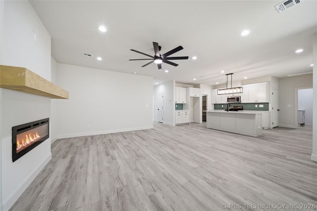 13835 E 27th Place E, Tulsa, OK 74134