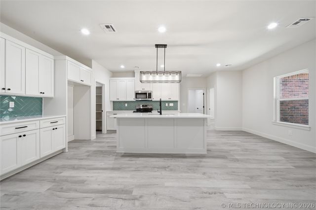 13835 E 27th Place E, Tulsa, OK 74134