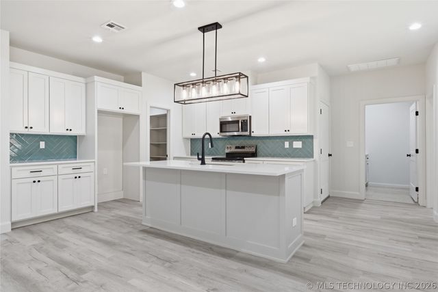 13835 E 27th Place E, Tulsa, OK 74134