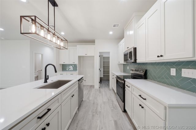 13835 E 27th Place E, Tulsa, OK 74134