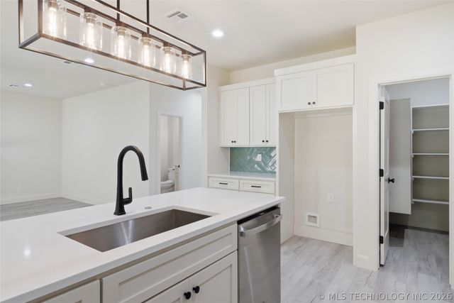 13835 E 27th Place E, Tulsa, OK 74134