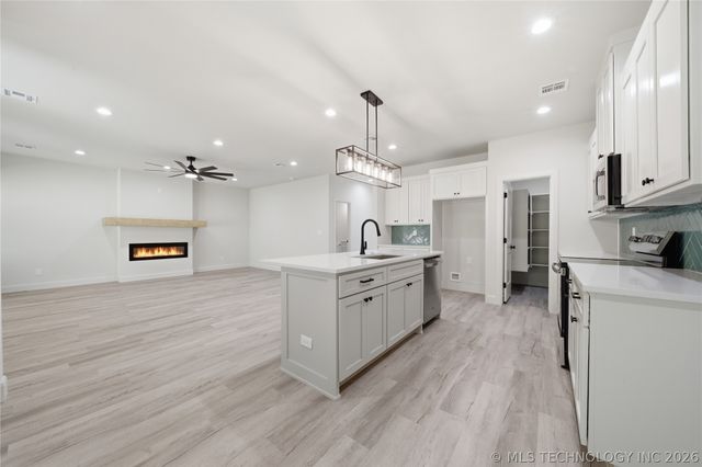 13835 E 27th Place E, Tulsa, OK 74134