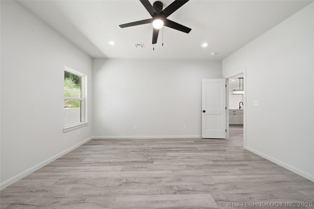 13835 E 27th Place E, Tulsa, OK 74134