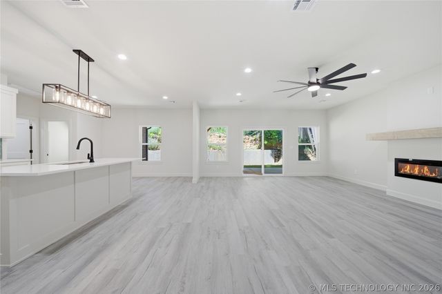 13835 E 27th Place E, Tulsa, OK 74134