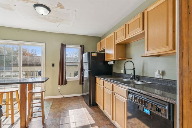 906 E 5th Street, Vinton, IA 52349