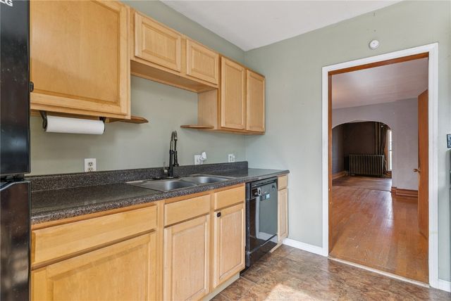 906 E 5th Street, Vinton, IA 52349