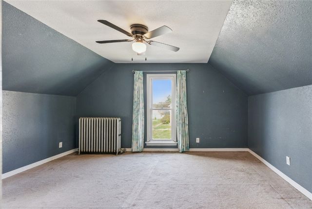 906 E 5th Street, Vinton, IA 52349