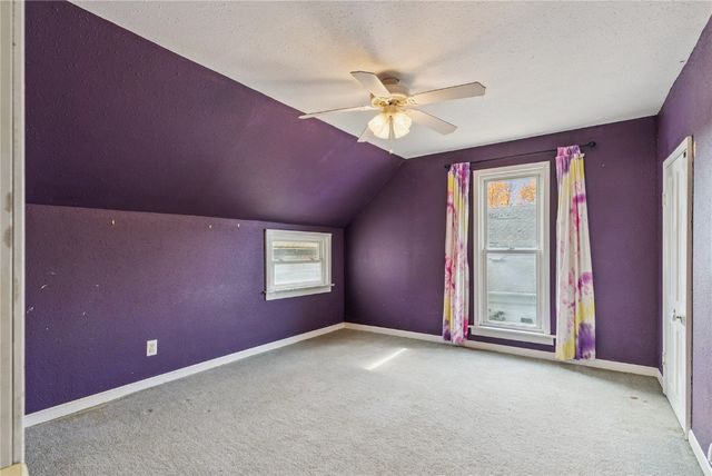 906 E 5th Street, Vinton, IA 52349