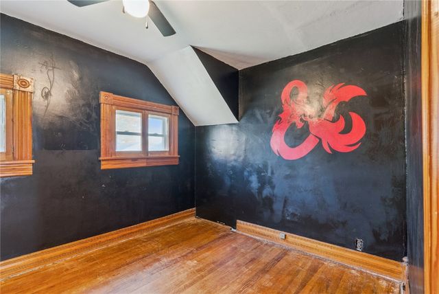 906 E 5th Street, Vinton, IA 52349