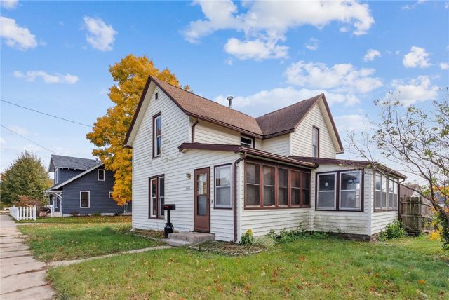 906 E 5th Street, Vinton, IA 52349