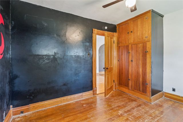 906 E 5th Street, Vinton, IA 52349