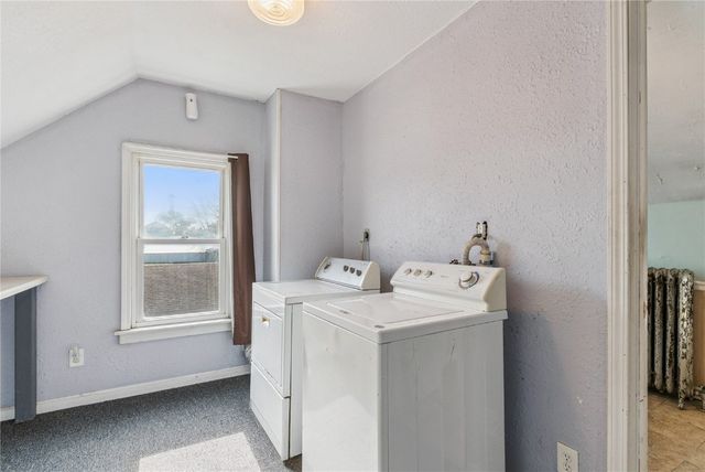 906 E 5th Street, Vinton, IA 52349