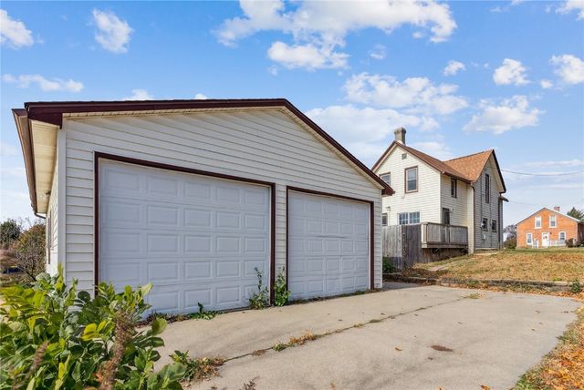 906 E 5th Street, Vinton, IA 52349