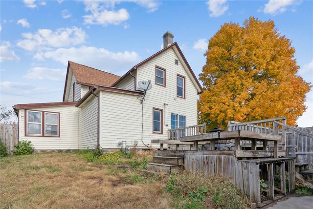 906 E 5th Street, Vinton, IA 52349