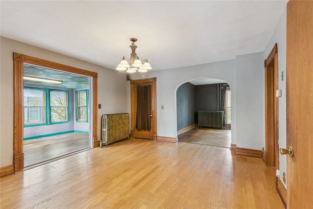 906 E 5th Street, Vinton, IA 52349