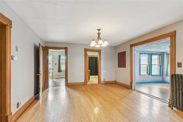 906 E 5th Street, Vinton, IA 52349