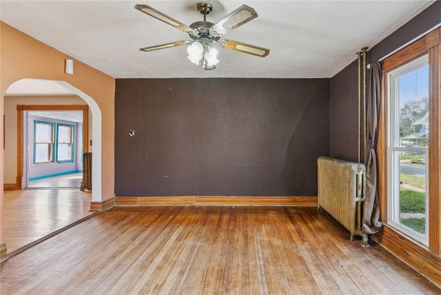 906 E 5th Street, Vinton, IA 52349