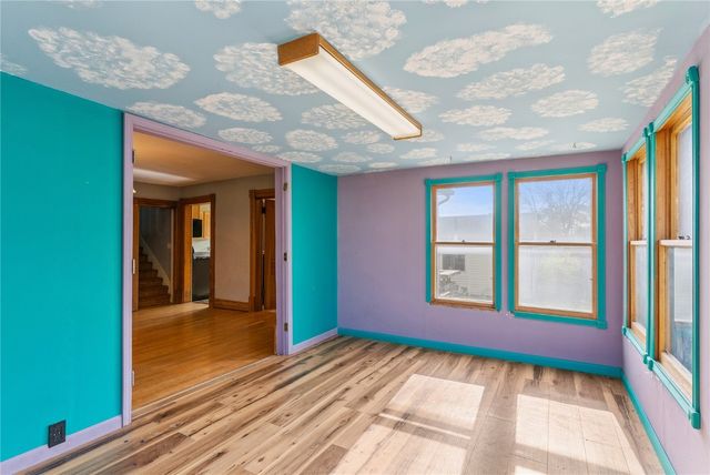 906 E 5th Street, Vinton, IA 52349