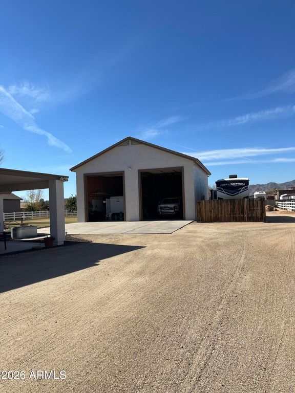 Image 3 of property listing at 4832 N PERRYVILLE Road, Litchfield Park, AZ 85340