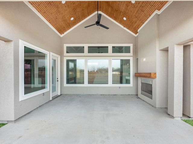 3081 Coastal Dr, Dayton, TX 77535