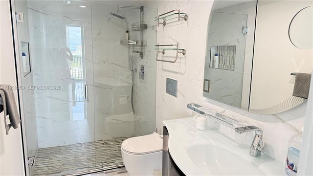 19707 Turnberry Way 18K, Aventura, FL 33180