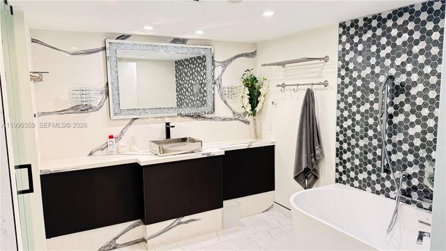 19707 Turnberry Way 18K, Aventura, FL 33180