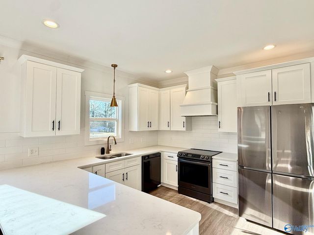 4024 Browns Valley Road, Guntersville, AL 35976