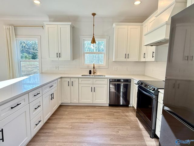 4024 Browns Valley Road, Guntersville, AL 35976