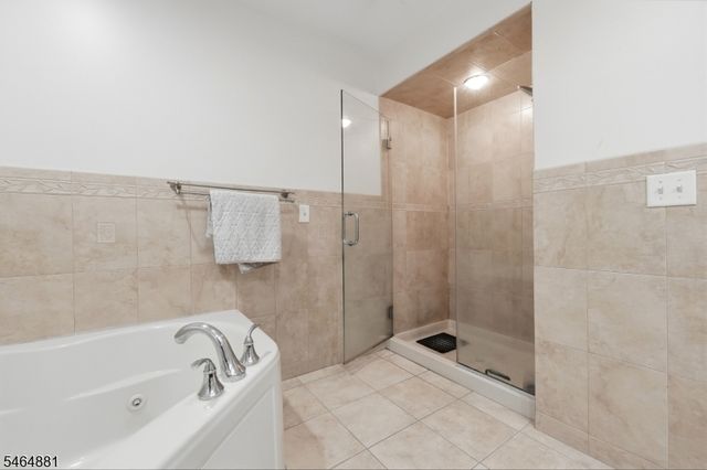 7 Harbor Front Ct, Elizabeth City, NJ 07206