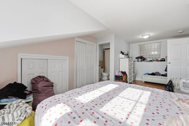 7 Harbor Front Ct, Elizabeth City, NJ 07206