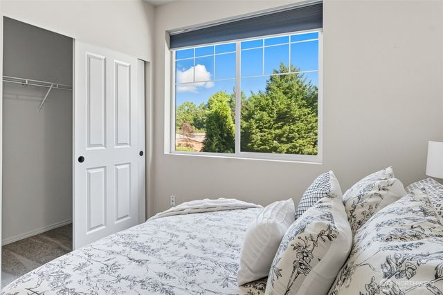 5609 Parkside Drive SE, Lacey, WA 98503