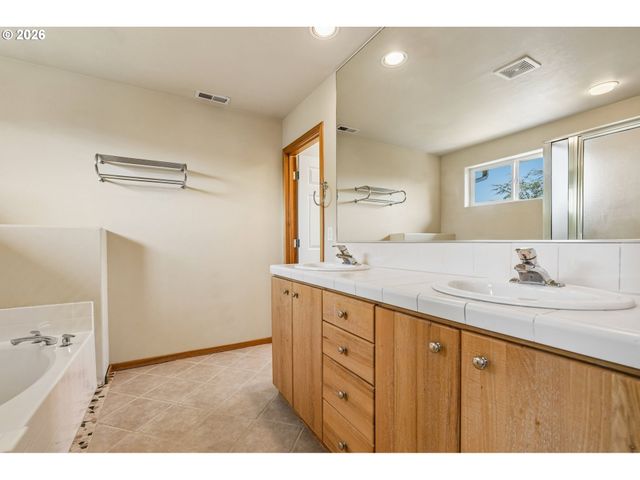 17300 Se 23RD Way, Vancouver, WA 98683