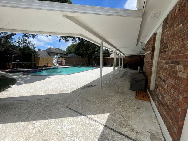 2110 Troon Drive, Alvin, TX 77511