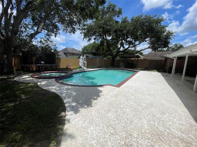 2110 Troon Drive, Alvin, TX 77511
