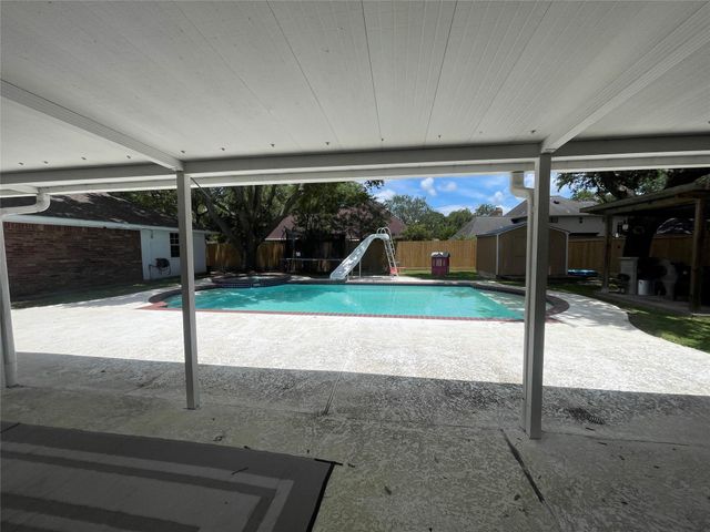 2110 Troon Drive, Alvin, TX 77511