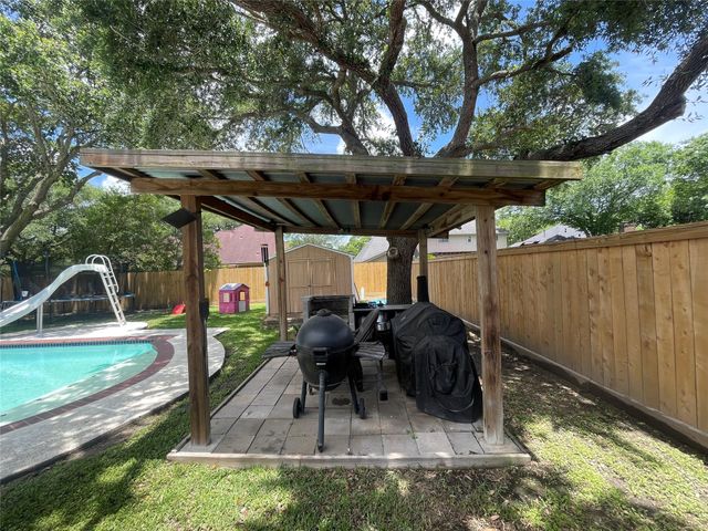 2110 Troon Drive, Alvin, TX 77511