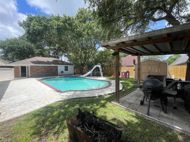 2110 Troon Drive, Alvin, TX 77511