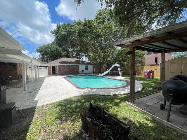 2110 Troon Drive, Alvin, TX 77511